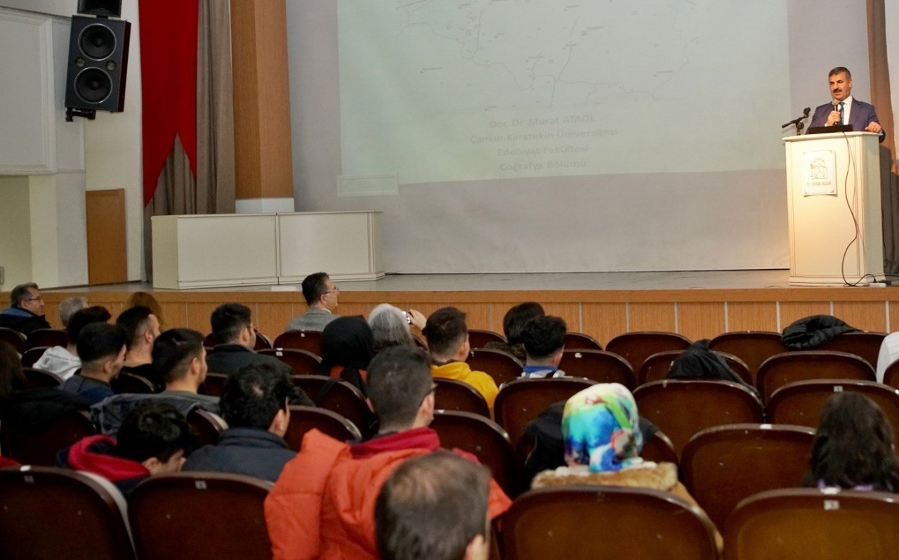 ÇAKÜ’de Çankırı’daki fay hatları ele alındı