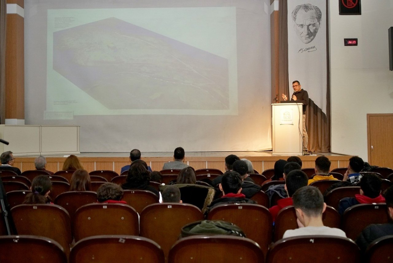 ÇAKÜ’de Çankırı’daki fay hatları ele alındı