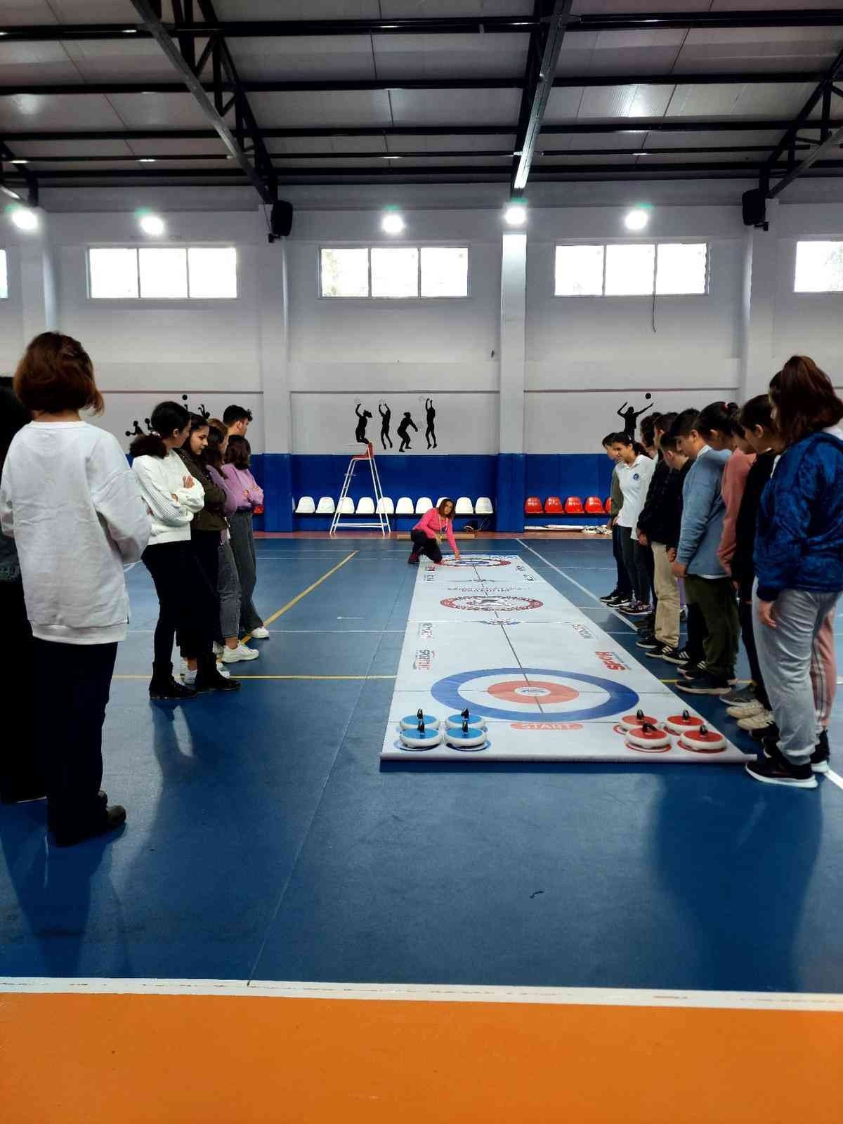 Gazipaşa’da öğrenciler Floor Curling sporuyla tanıştı