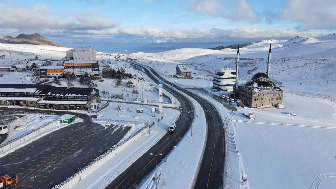 Erciyes beyaza büründü, muhteşem görüntüler ortaya çıktı