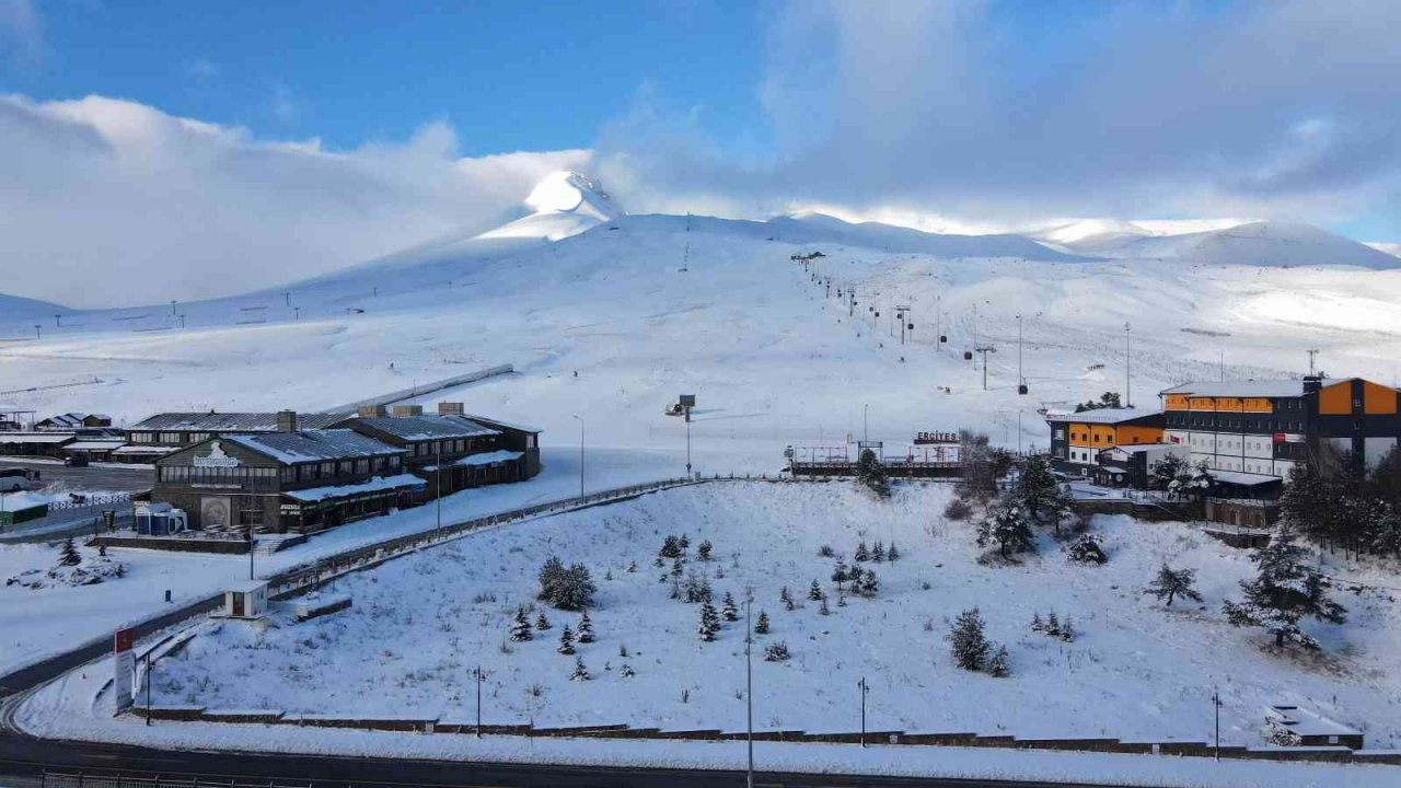 Erciyes beyaza büründü, muhteşem görüntüler ortaya çıktı