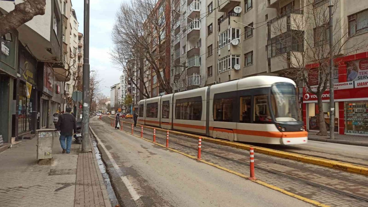 Eskişehir’de yüksek kesimlerde sis hakim oldu