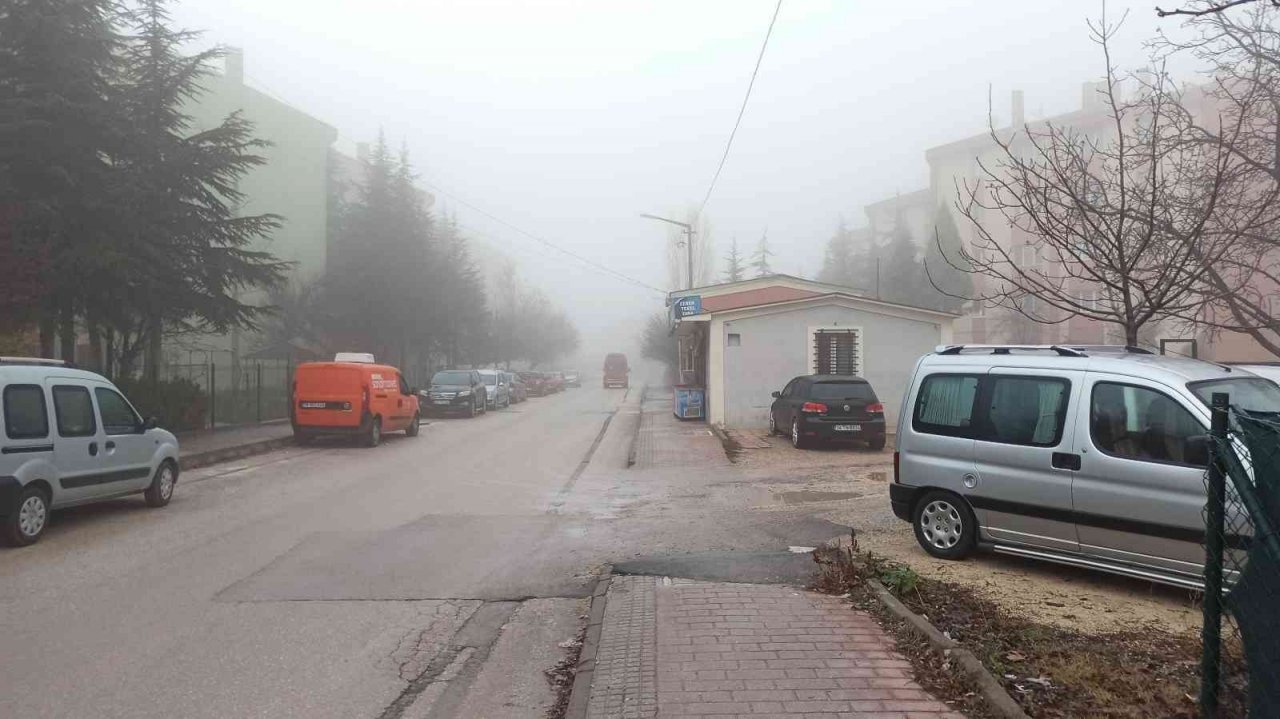 Eskişehir’de yüksek kesimlerde sis hakim oldu