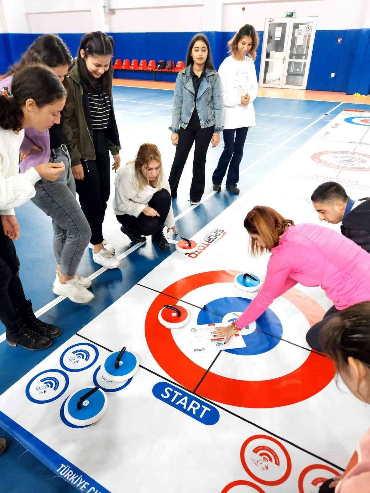 Gazipaşa’da öğrenciler Floor Curling sporuyla tanıştı