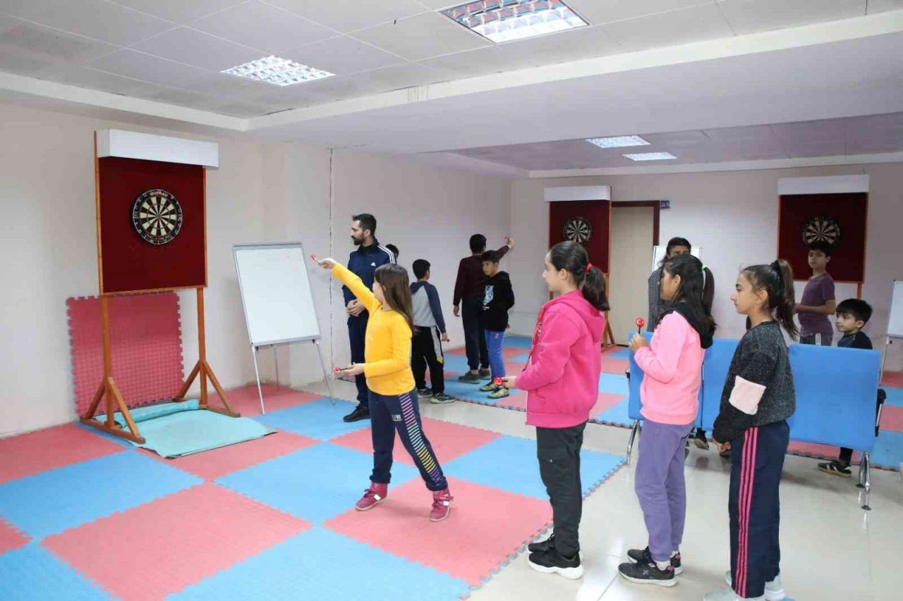 Dart sporuna çocukların ilgisi artıyor
