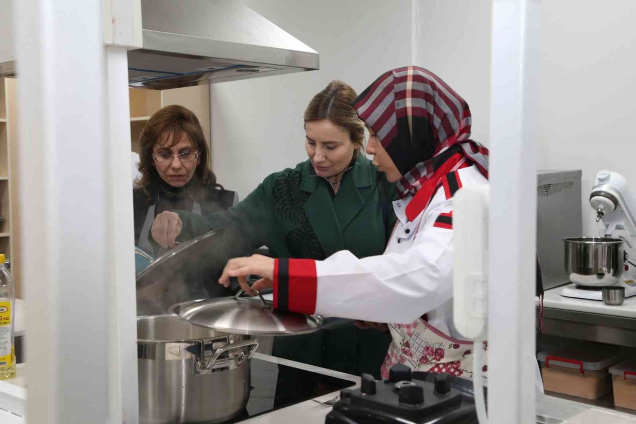 Gölbaşı Belediyesi’nin ücretsiz kurslarında eğitim devam ediyor