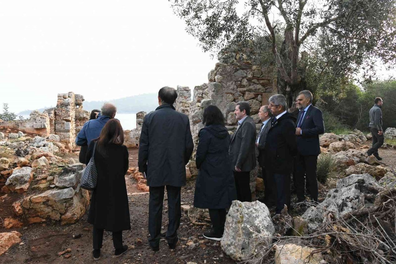 Güney Kore Büyükelçisi Lee, dünyaca ünlü Sedir Adası’nı gezdi