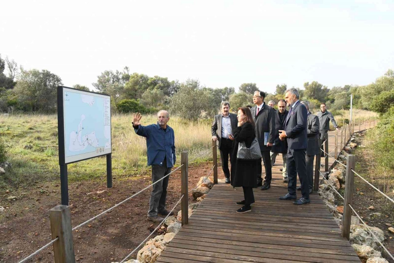 Güney Kore Büyükelçisi Lee, dünyaca ünlü Sedir Adası’nı gezdi