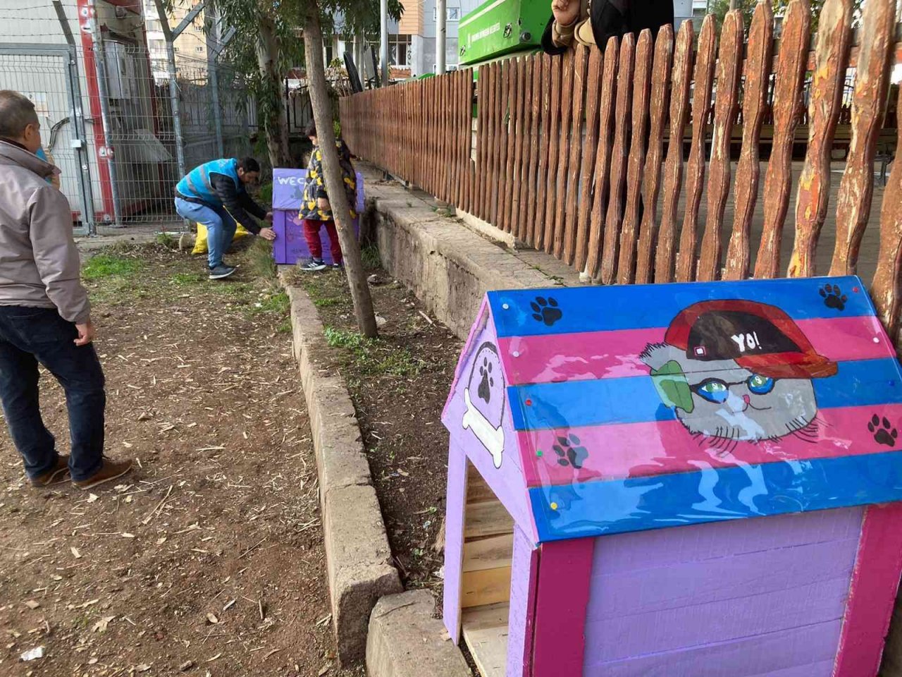 Siverek’te sokak hayvanları için kulübeler yapıldı