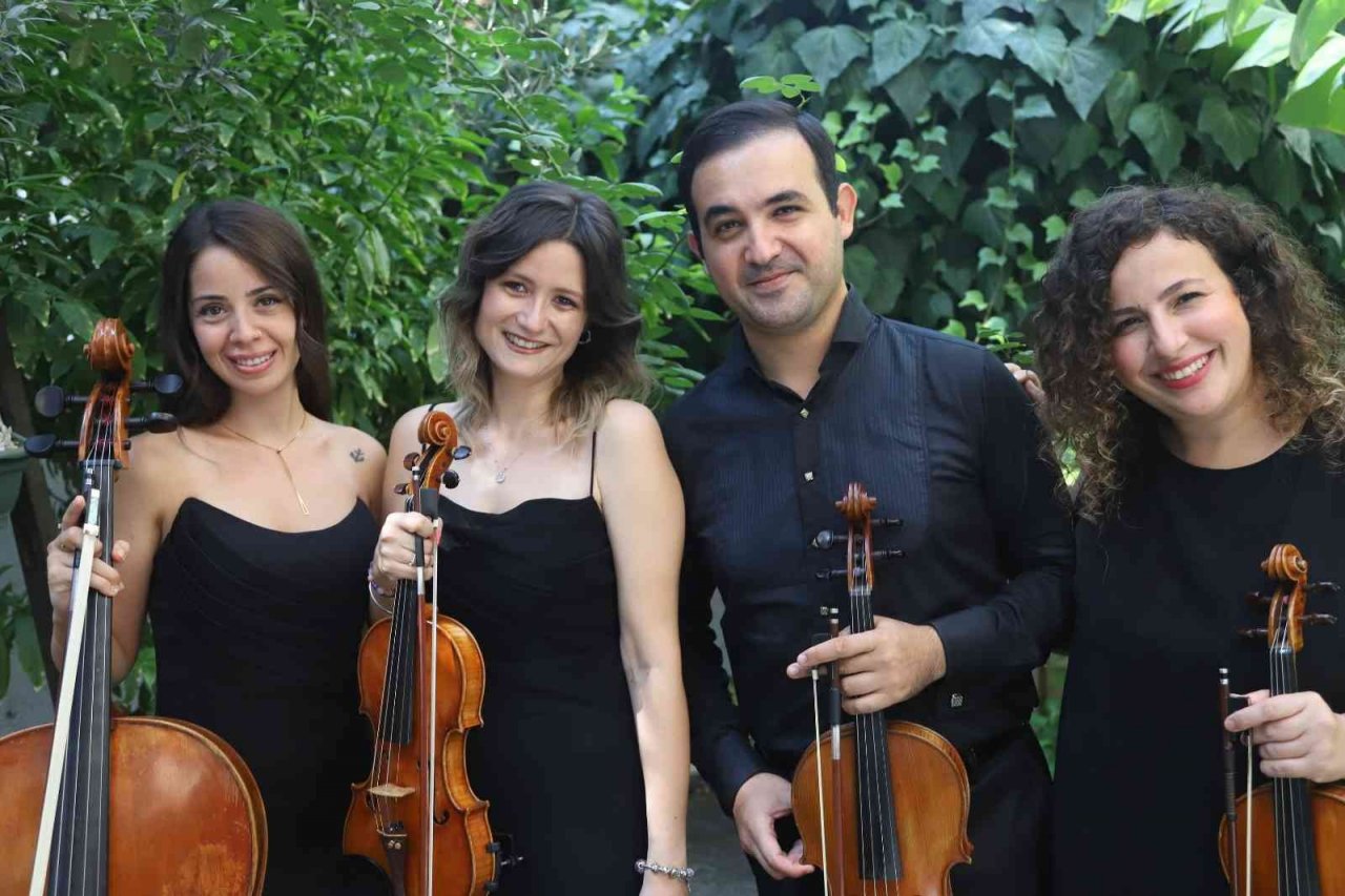 İzmir Ekonomi’den yeni yıla özel program