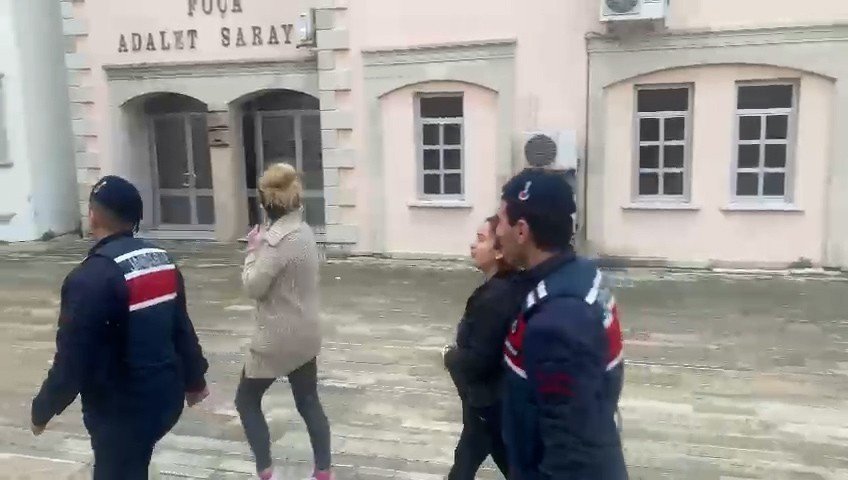 Foça’da bir eve giren hırsızlara jandarmadan suçüstü