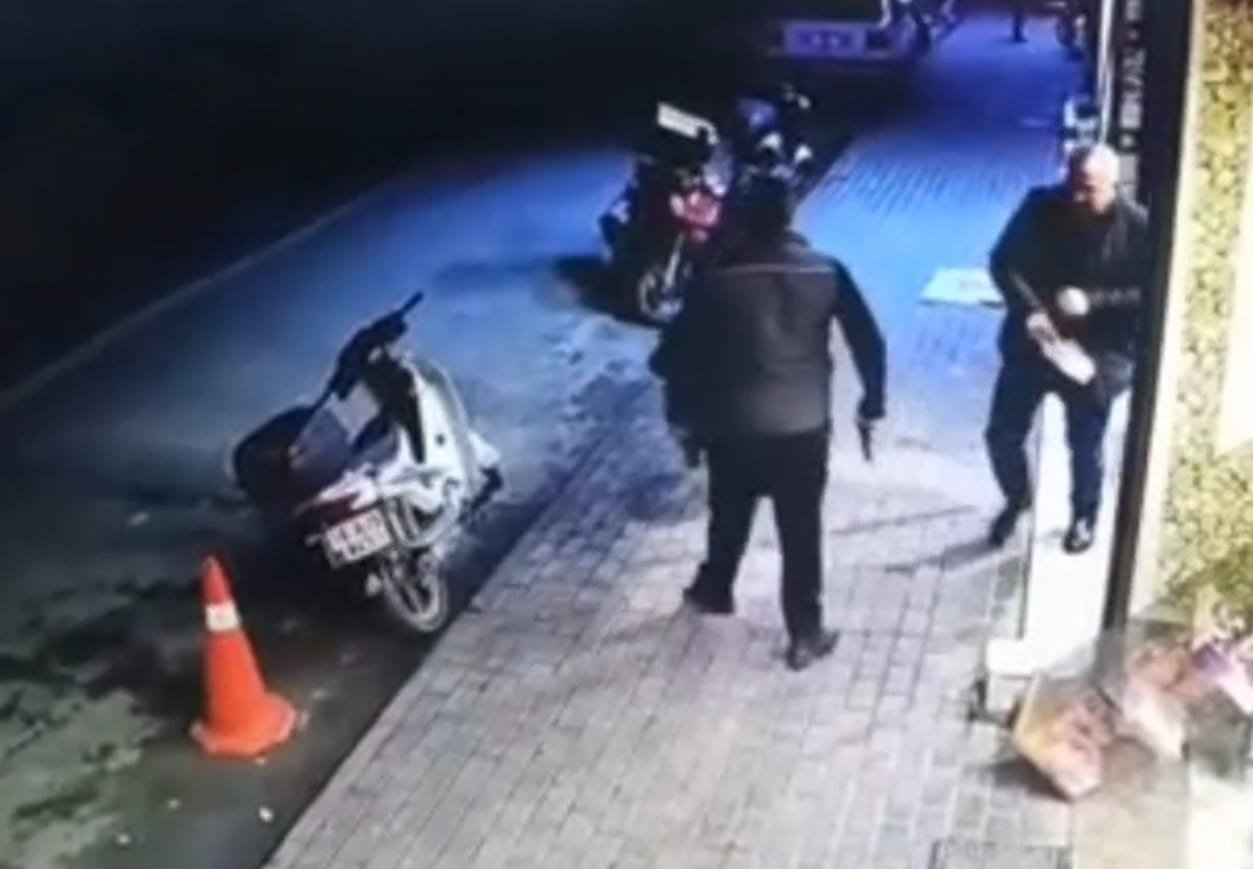 Kameraya yansıyan silahlı kavgada tutuklama