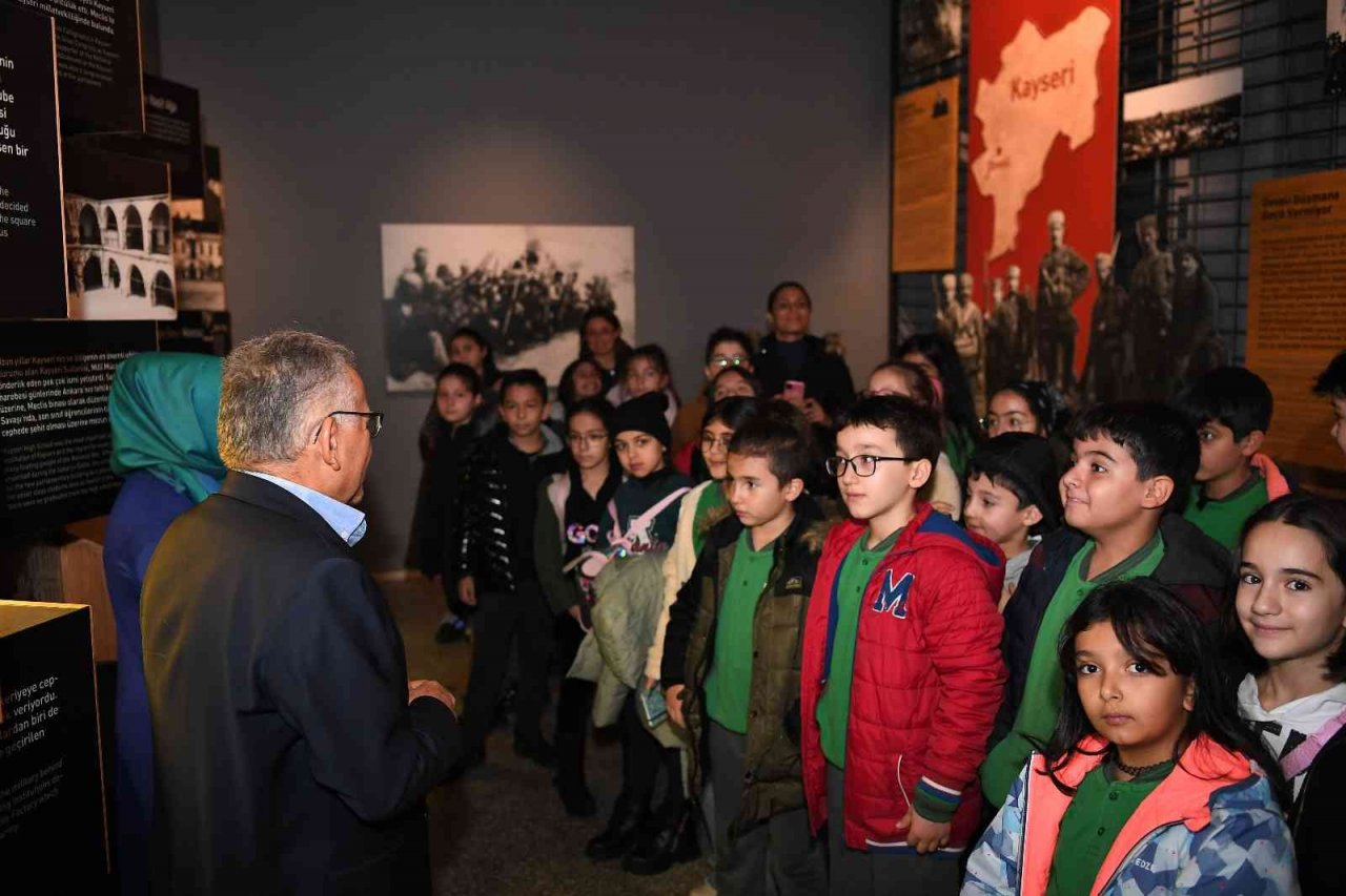 Başkan Büyükkılıç; Minik Öğrencilere Milli Mücadele Müzesi’ni Anlattı