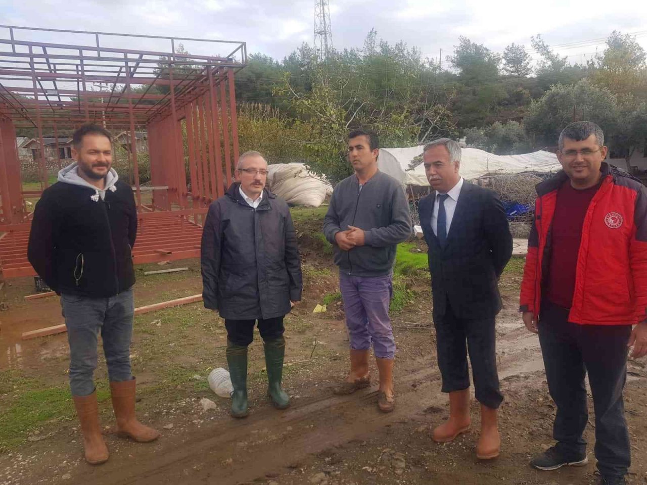 Fethiye Kaymakamı Karaman, sel mağdurlarını yalnız bırakmadı