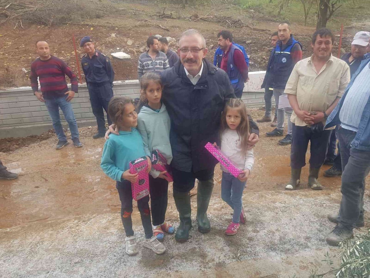 Fethiye Kaymakamı Karaman, sel mağdurlarını yalnız bırakmadı