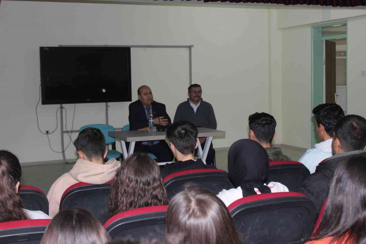 Kaymakam Ünal, Kariyer Günlerine katıldı