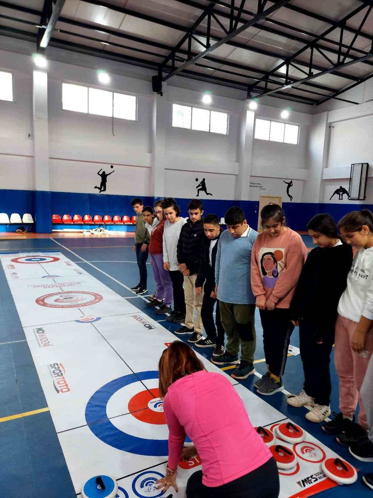 Gazipaşa’da öğrenciler Floor Curling sporuyla tanıştı