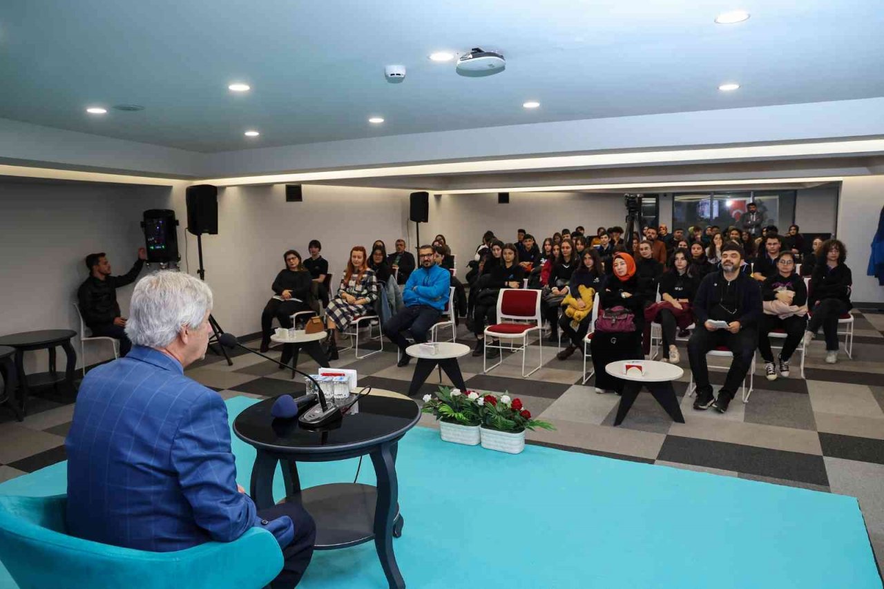 Talas; Dursun Gürlek ile ’Ayaklı Kütüphaneler’i Konuştu