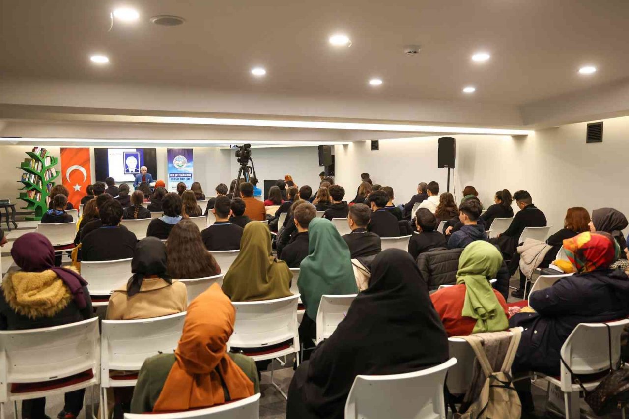 Talas; Dursun Gürlek ile ’Ayaklı Kütüphaneler’i Konuştu