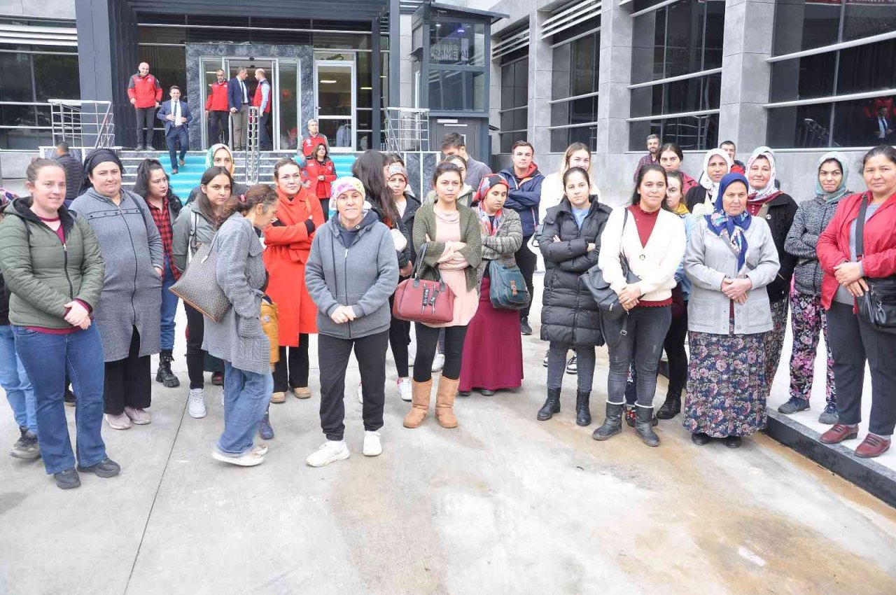 Kadın üreticilere 400 koyun ve 16 koç dağıtıldı