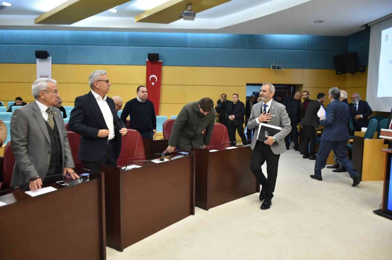 Başkan Bozdoğan: "Tarsus’un geleceği için herkesin elini taşın altına koyması gerek"