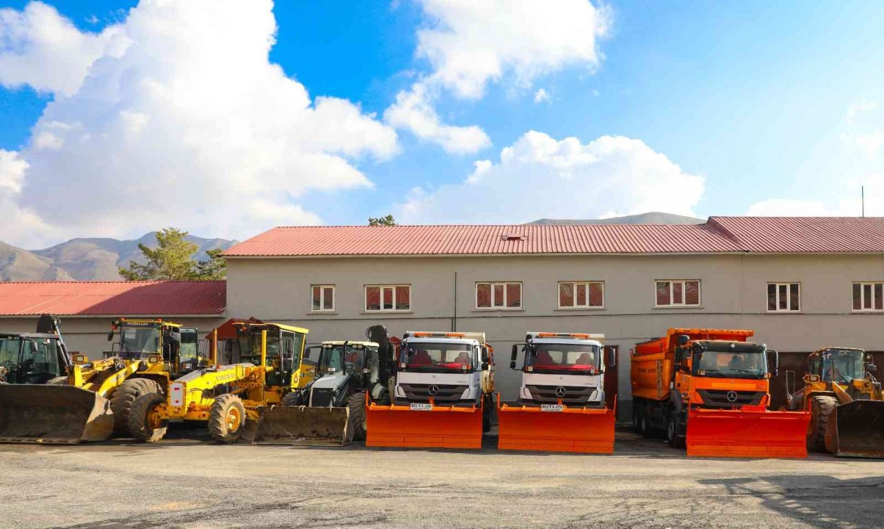 Bitlis Belediyesi 55 araç 80 personelle kışa hazır