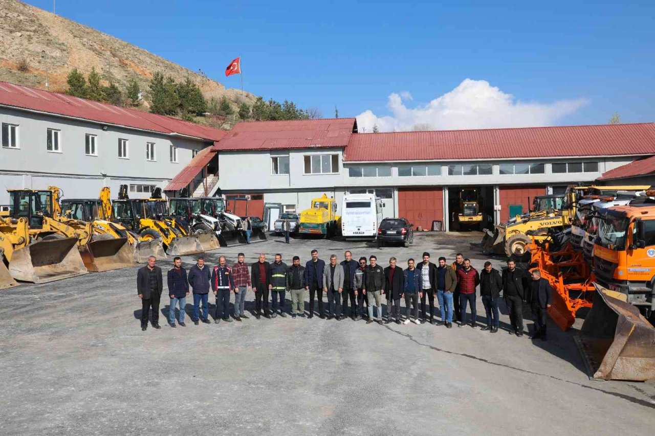 Bitlis Belediyesi 55 araç 80 personelle kışa hazır
