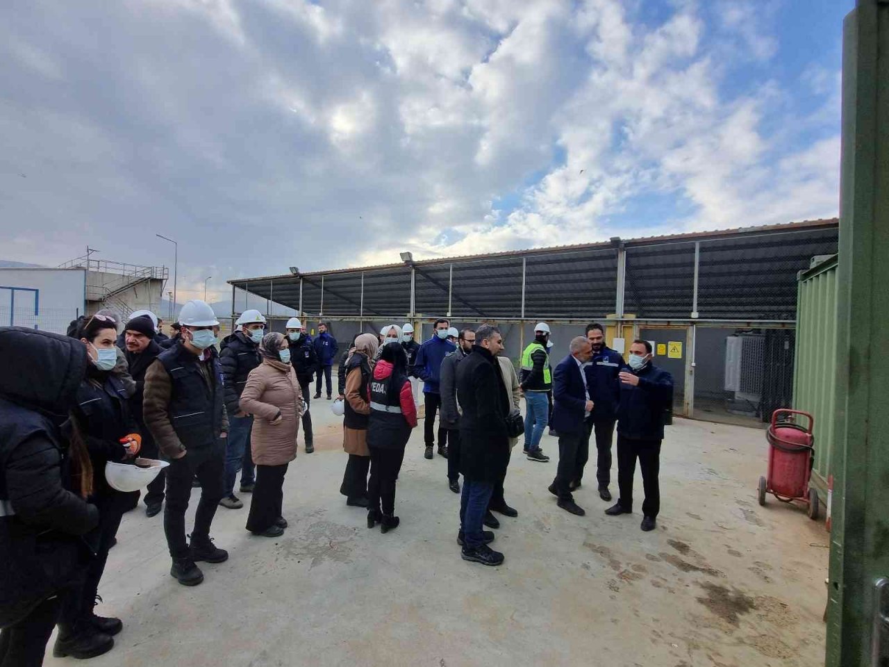 VEDAŞ mühendisleri çöp gazından enerji üretimini yerinde inceledi