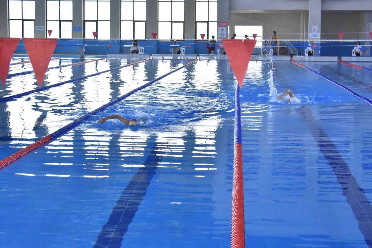 Elazığ’da yüzme yarışmaları sona erdi