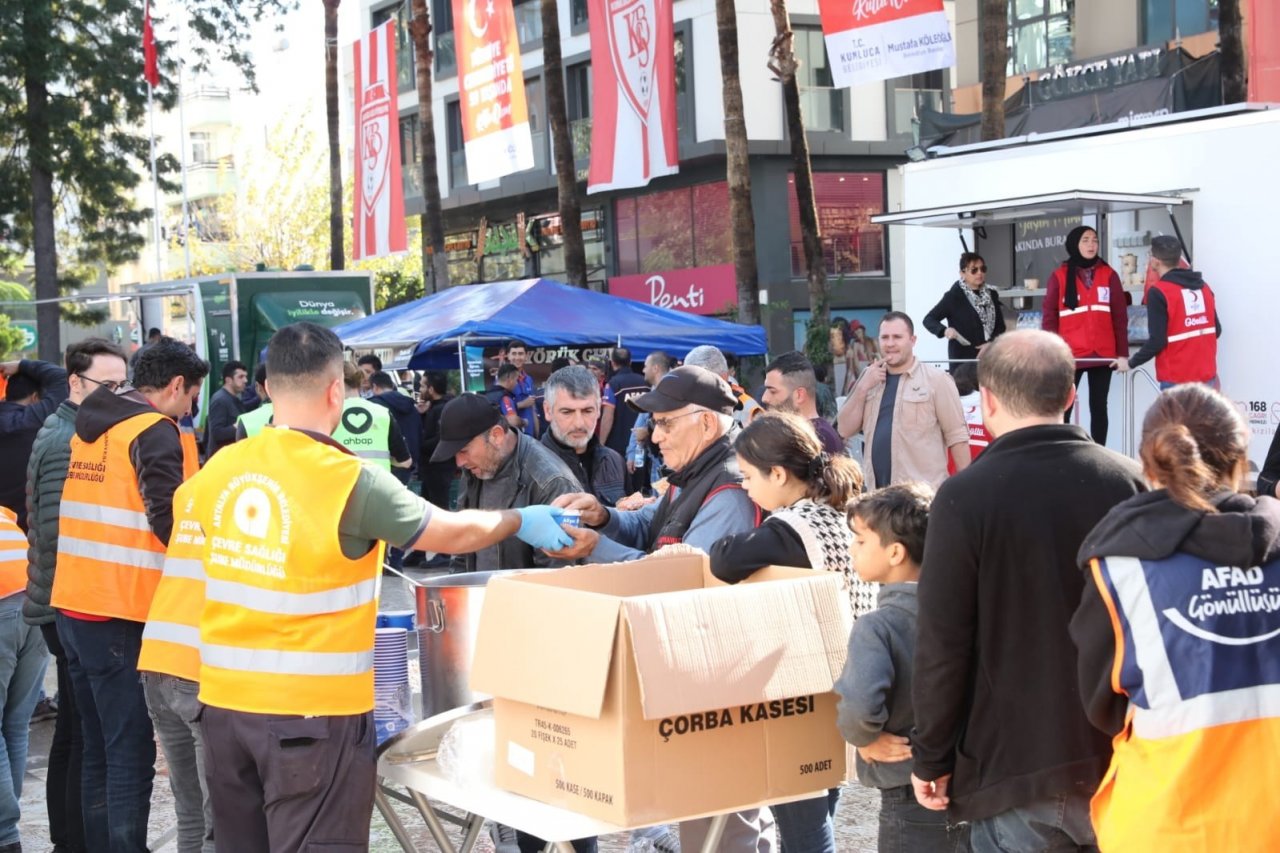 Kumluca’da gıda ve eşya temini ile hasar tespitleri yapılıyor
