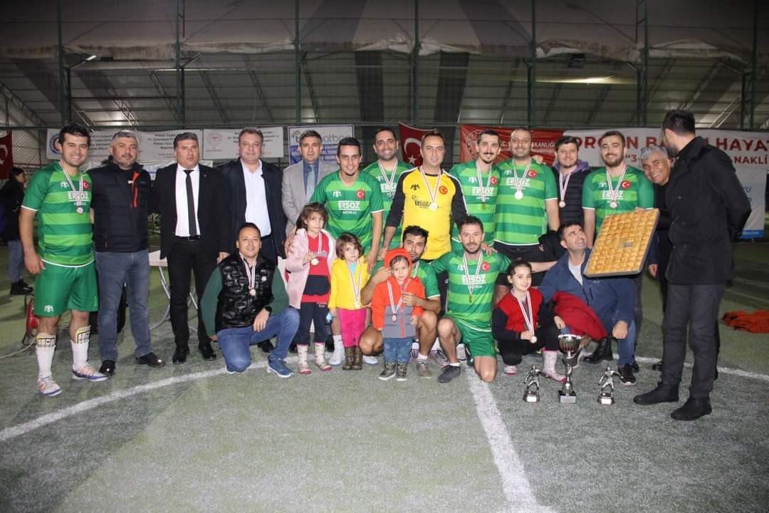 Sağlık çalışanları geleneksel futbol turnuvasında buluştu