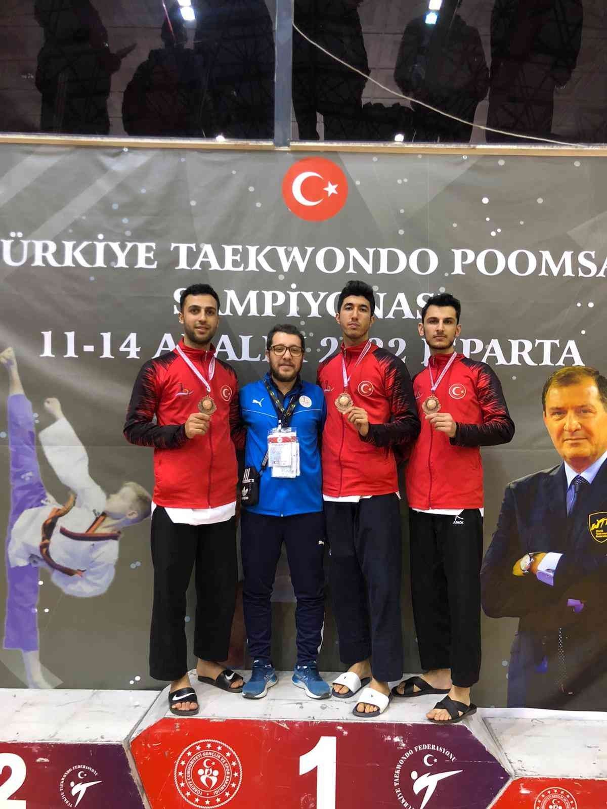 Bayraklı Belediyesinden tekvandoda Türkiye derecesi