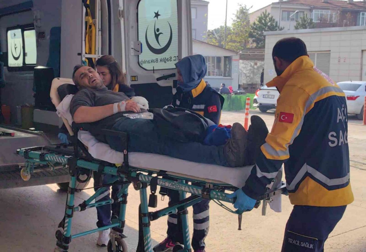 Bıçkıya ellerini kaptıran şahısın parmakları koptu