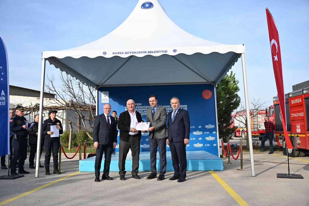 Bursa itfaiyesi yeni araçlarla güçleniyor