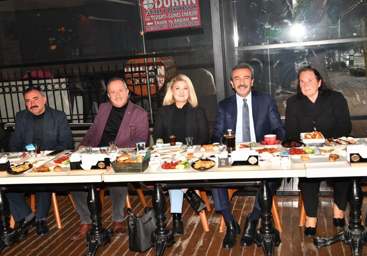 Başkan Çetin: "Yerel yönetimler muhtarlara destek olmalı"