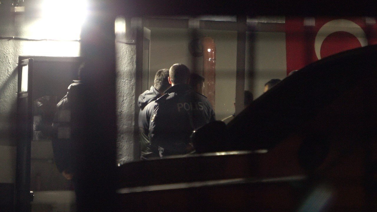 Emniyet müdürlüğünün önünden gelen silah sesi hareketli dakikalar yaşattı