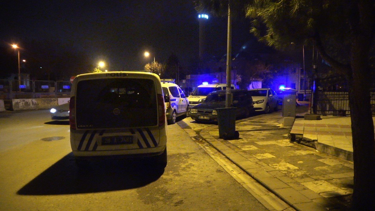 Emniyet müdürlüğünün önünden gelen silah sesi hareketli dakikalar yaşattı