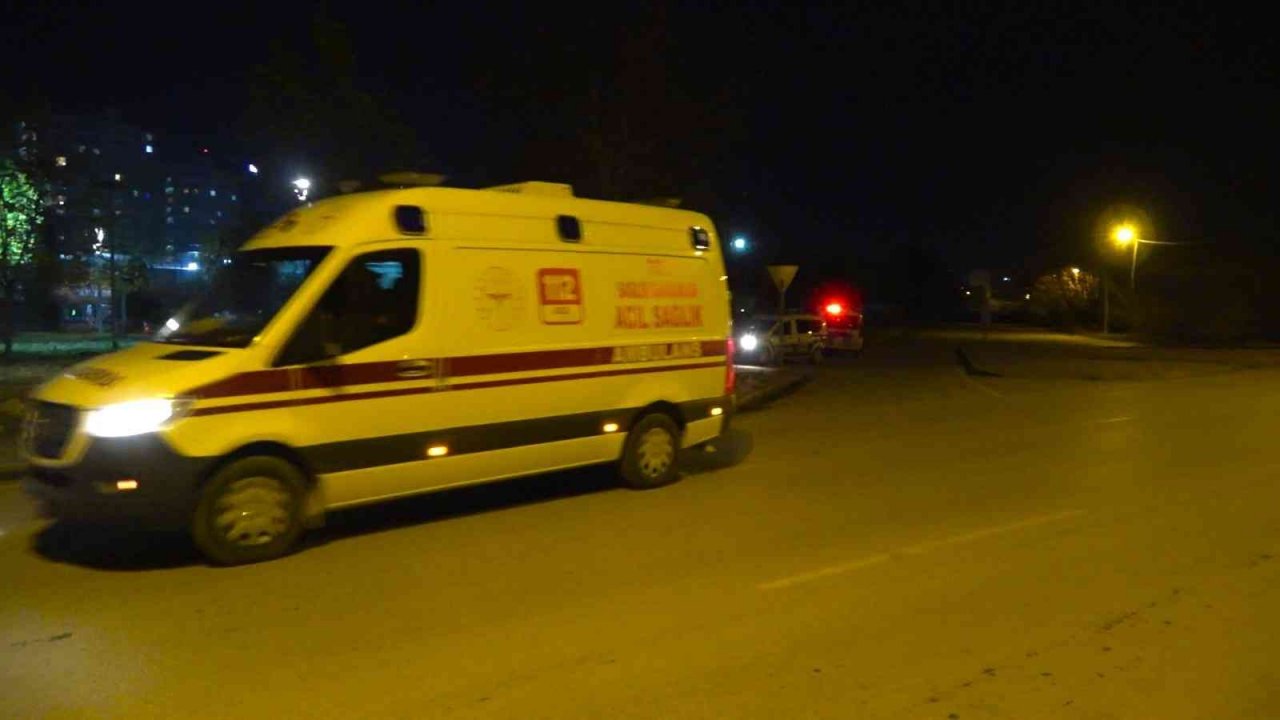 Parkta karşılaşan çocukların kavgasında kan aktı