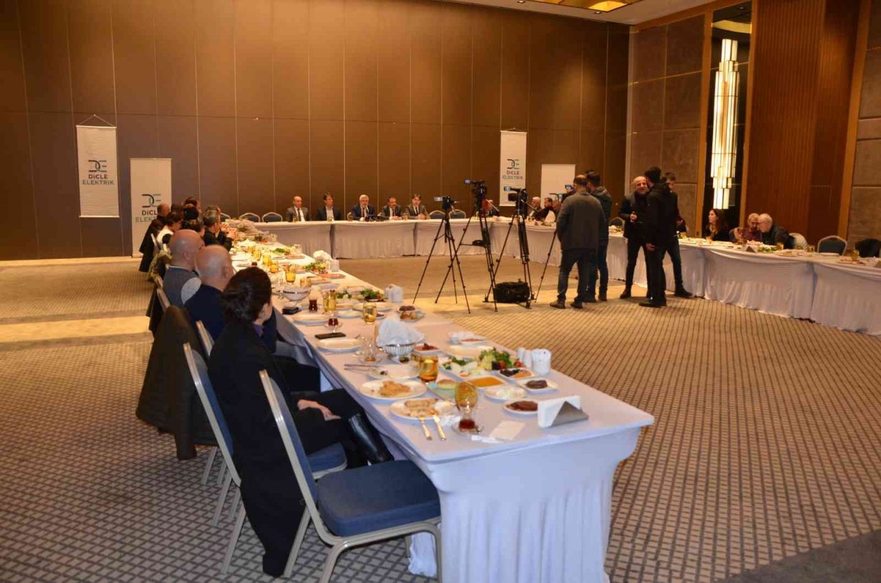 Dicle Elektrik’ten çiftçilere uyarı: “Borcunu ödemeyen çiftçilere enerji yok”