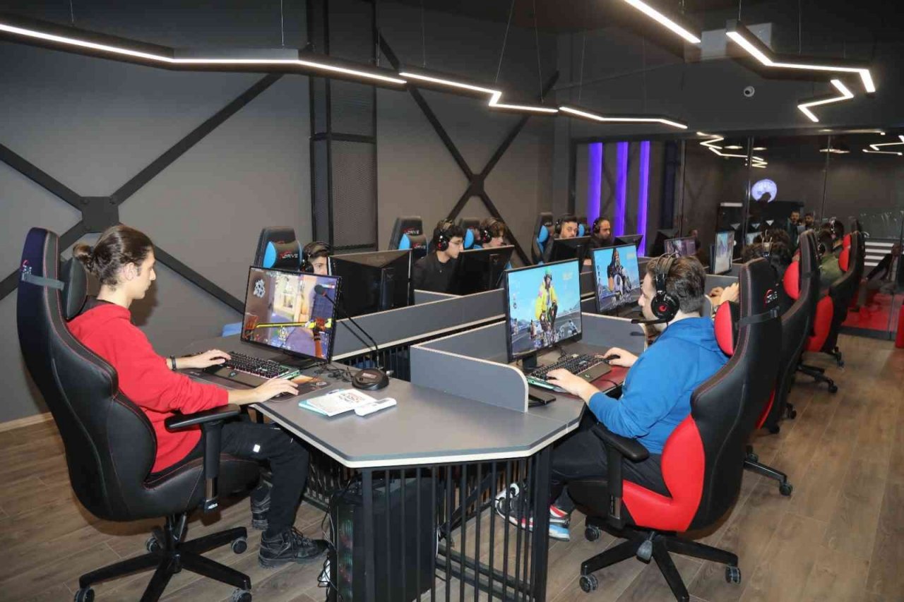 Elazığ’da E-Spor Merkezi hizmete sunuldu