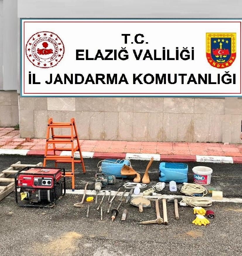 Kaçak kazı yapan 3 kişi suçüstü yakalandı