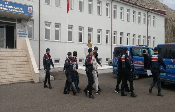 Dinlenme tesisinden para çalan şüphelilerden 1’i tutuklandı