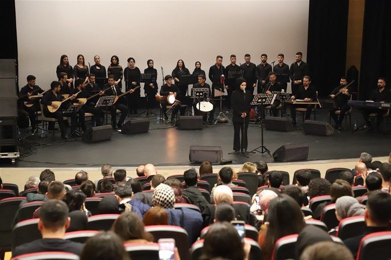 Üniversite öğrencilerinden konser