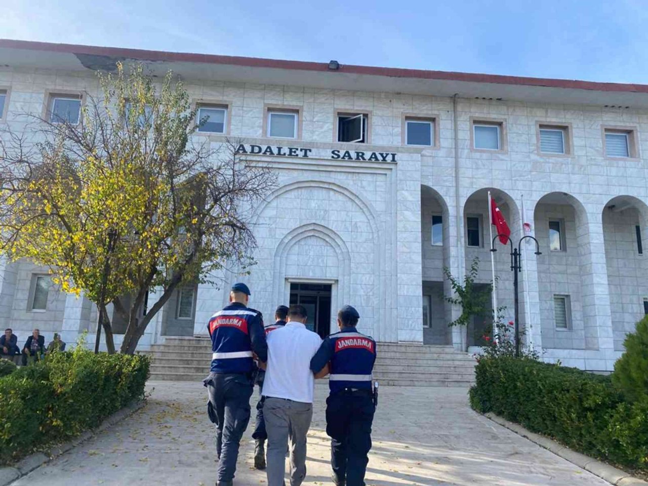 Jandarma ‘Huzur ve Güven’ uygulamasında 5 tutuklama