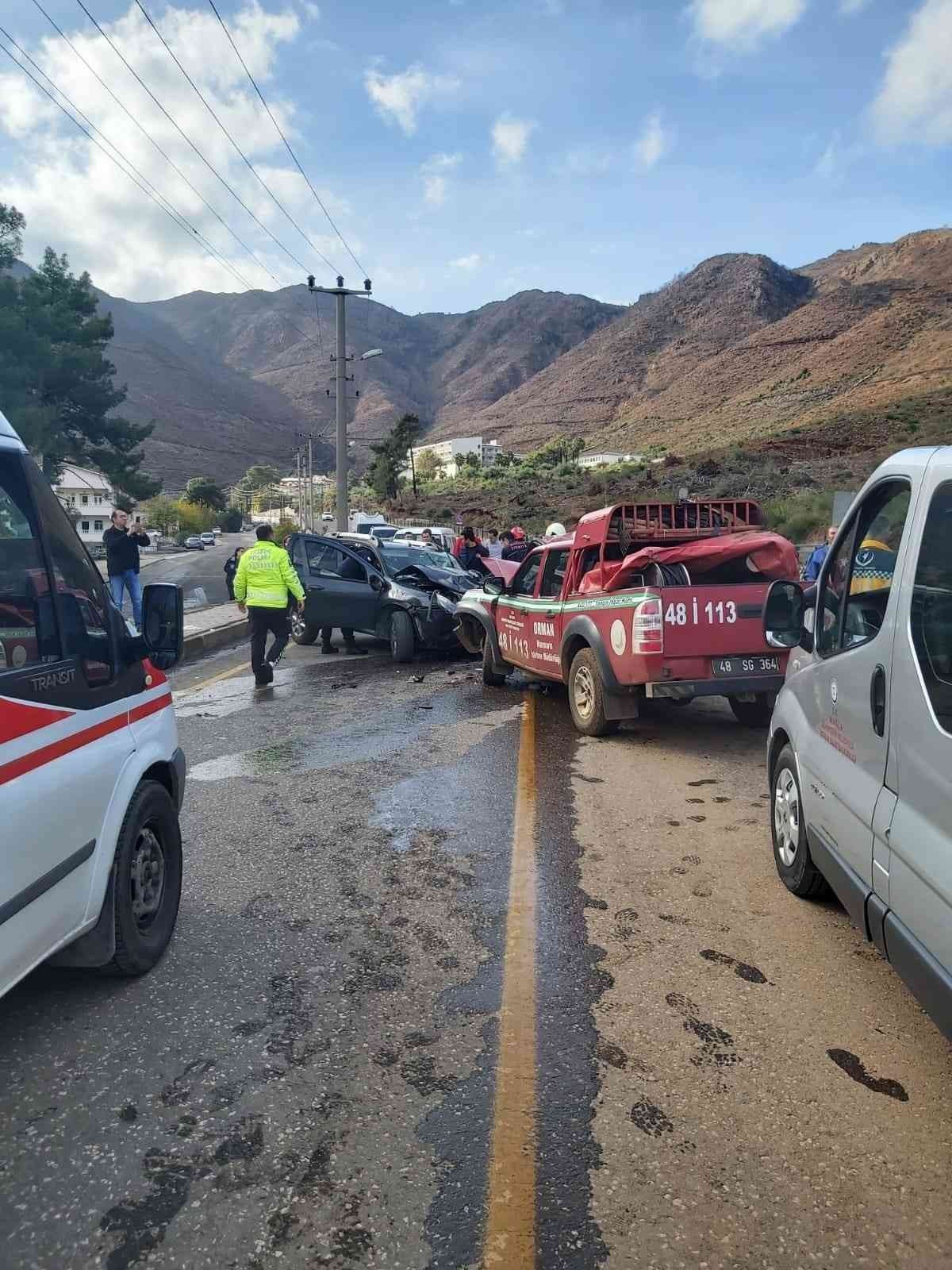 Orman aracı ile otomobil çarpıştı: 3 yaralı