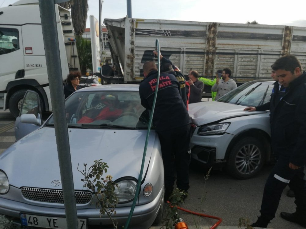 Kırmızı ışık ihlali kaza getirdi: 6 yaralı