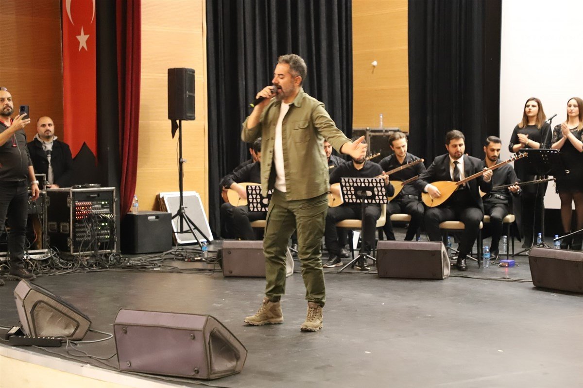 Üniversite öğrencilerinden konser