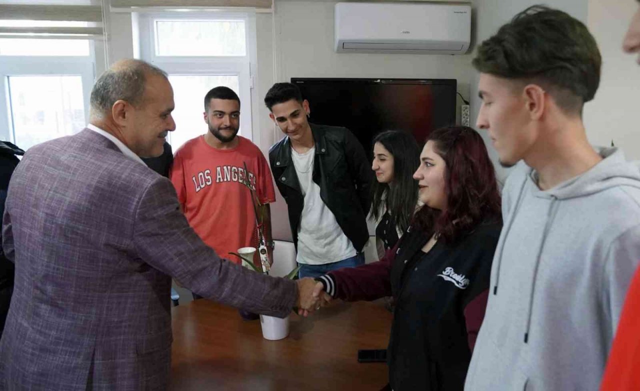 Başkan Uzundemir Üniversite gençliği ile bir araya geldi