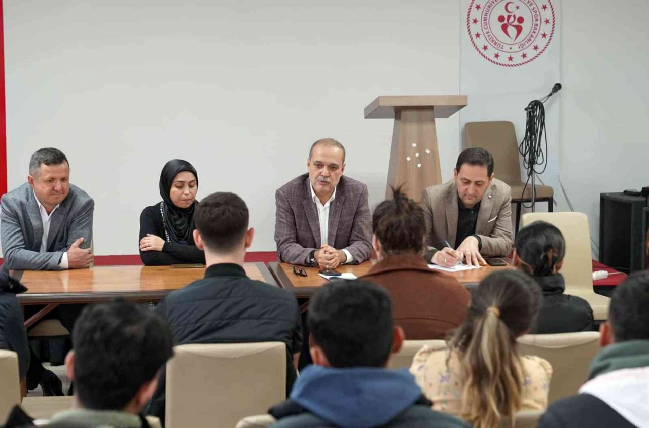 Başkan Uzundemir Üniversite gençliği ile bir araya geldi
