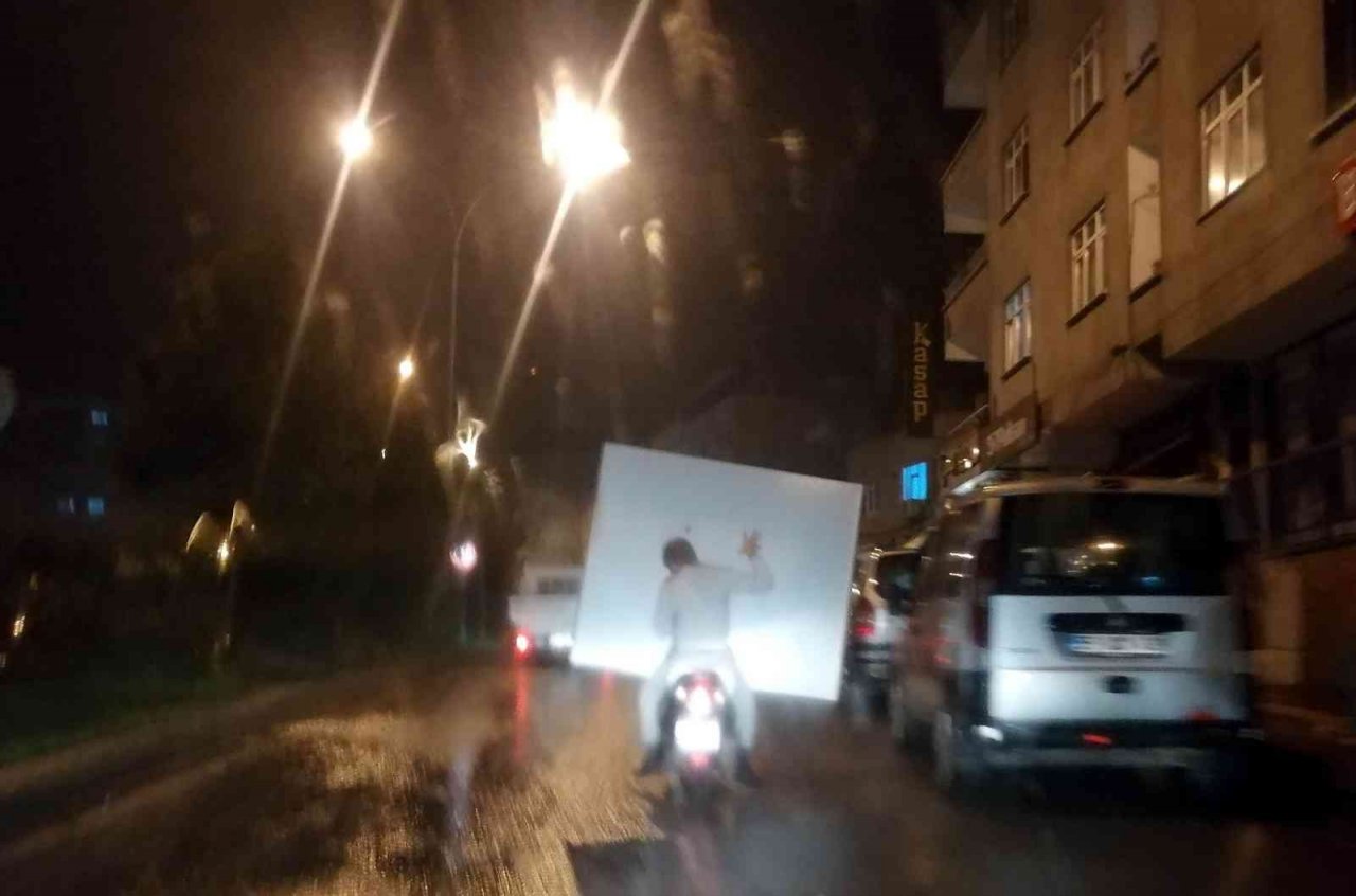 Motosikletle tehlikeli yolculuk